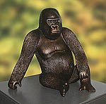 Westlicher Flachlandgorilla in Bronze