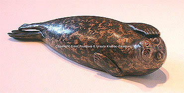 Harbour seal Piet in bronze by Ernst Paulduro and Ursula-Krabbe-Paulduro