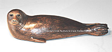 Harbour seal Swantje in bronze by Ernst Paulduro and Ursula-Krabbe-Paulduro