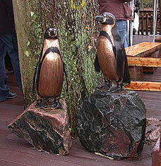 Humboldt-Pinguin-Familie in Bronze im Zoo Landau 